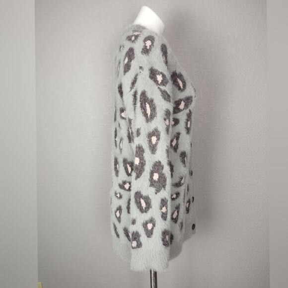 Hem & Thread Animal Print Button Up Cardigan Sweater Leopard Cheetah Cozy Size M - Picture 2 of 16